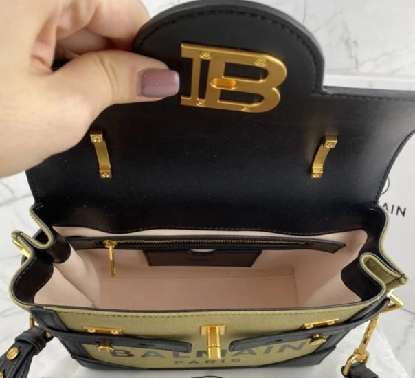 Сумка женская Balmain изготовлена из натуральной кожи