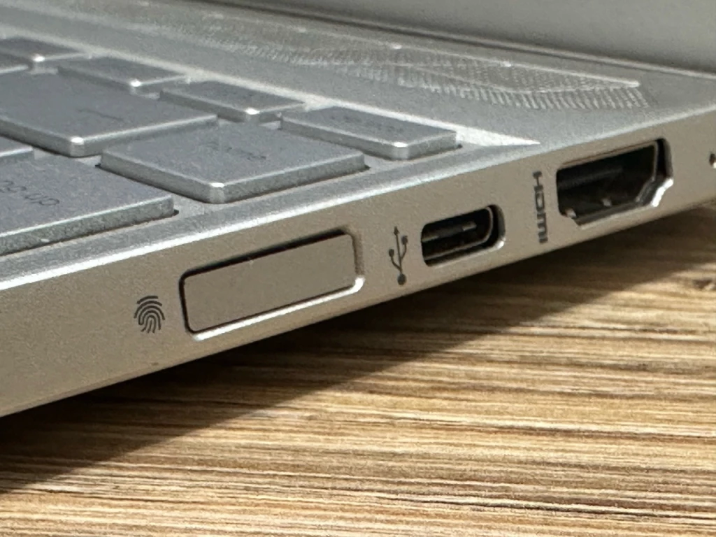 Продам Ноутбук HP Core i3 8145U (8-го поколения, 4 потока) SSD: 120gb