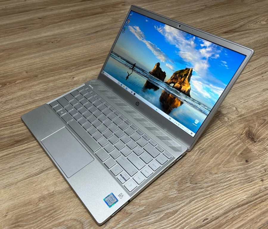 Продам Ноутбук HP Core i3 8145U (8-го поколения, 4 потока) SSD: 120gb