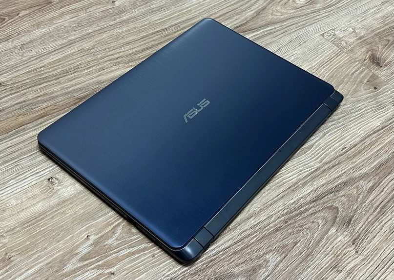 Продам Ноутбук ASUS Core i3 6006U (6-го поколения, 4 потока) SSD 240gb
