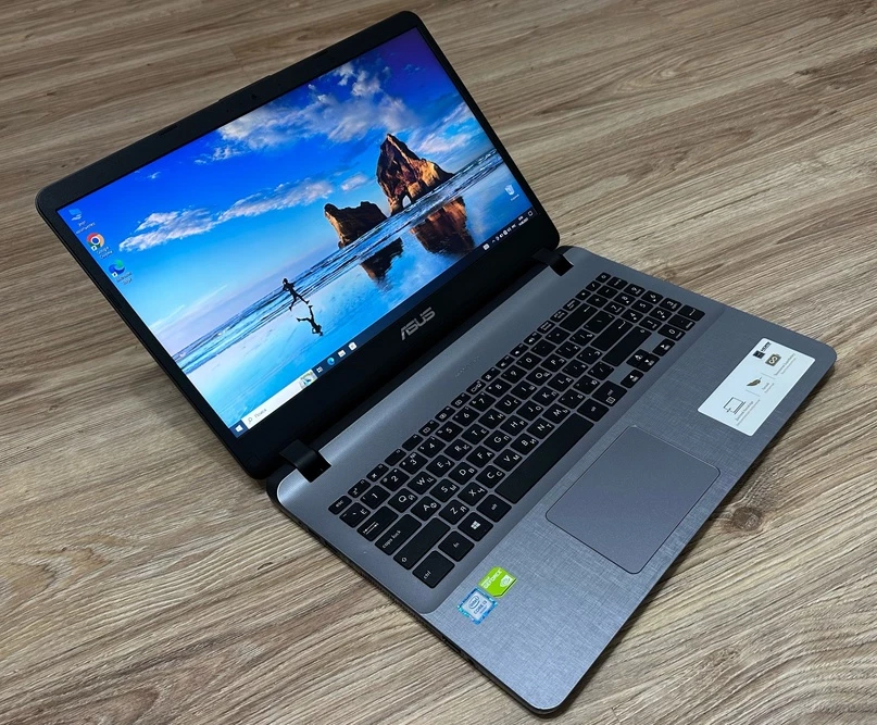 Продам Ноутбук ASUS Core i3 6006U (6-го поколения, 4 потока) SSD 240gb