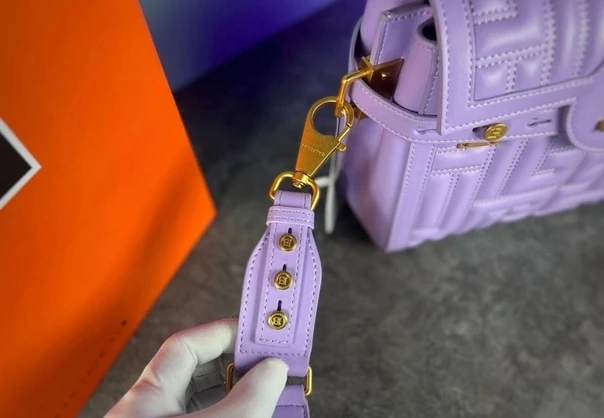 Сумка женская Balmain новая. Натуральная кожа. Размер 24 х 21см