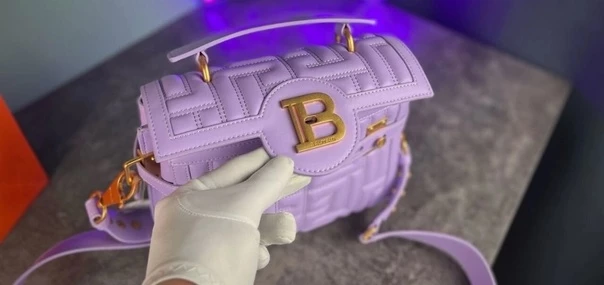 Сумка женская Balmain новая. Натуральная кожа. Размер 24 х 21см