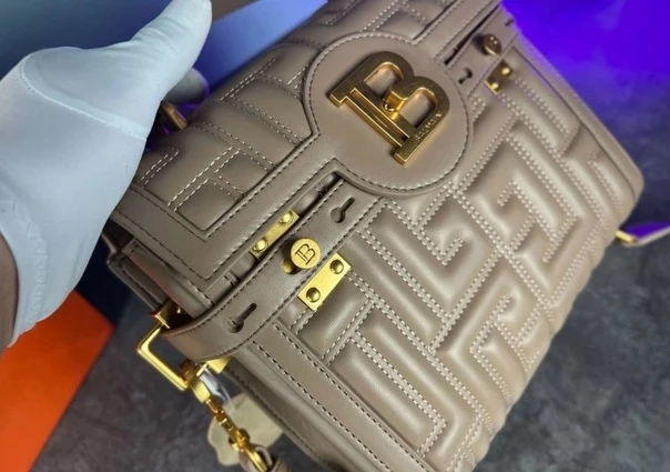 Сумка женская новая Balmain Натуральная кожа 24 х 21см