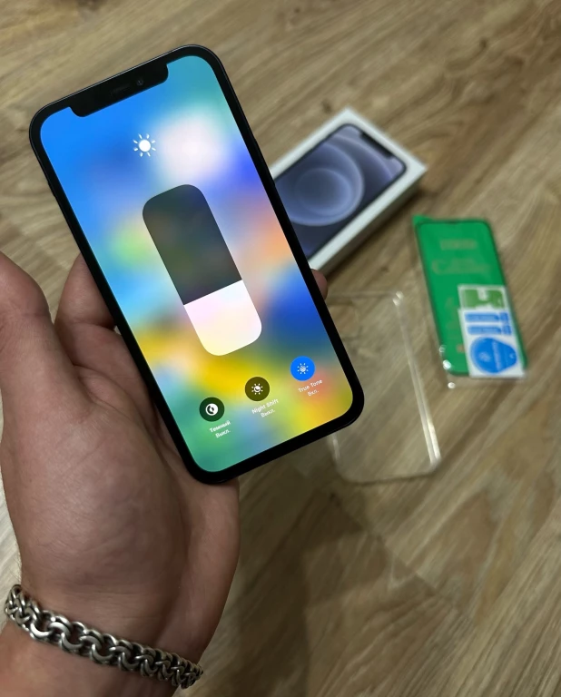 IPhone 12 на 256gb. Оригинал 46000р. Черный