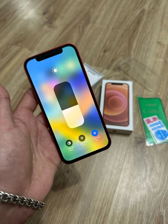 Продам IPhone 12 на 256gb. Оригинал 46000р. Красный