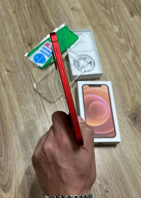 Продам IPhone 12 на 256gb. Оригинал 46000р. Красный