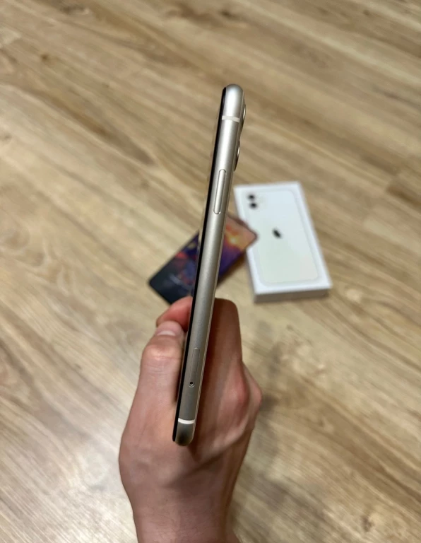 IPhone 11 на 128gb. Оригинал 35 498р. Белый