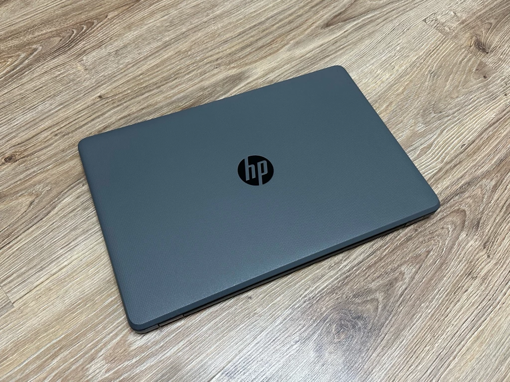 Ноутбук HP состояние идеальное Core i3 6006U SSD: 240gb ОЗУ 8gb.