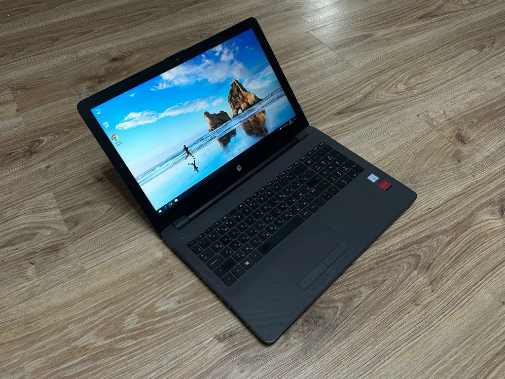 Ноутбук HP состояние идеальное Core i3 6006U SSD: 240gb ОЗУ 8gb.