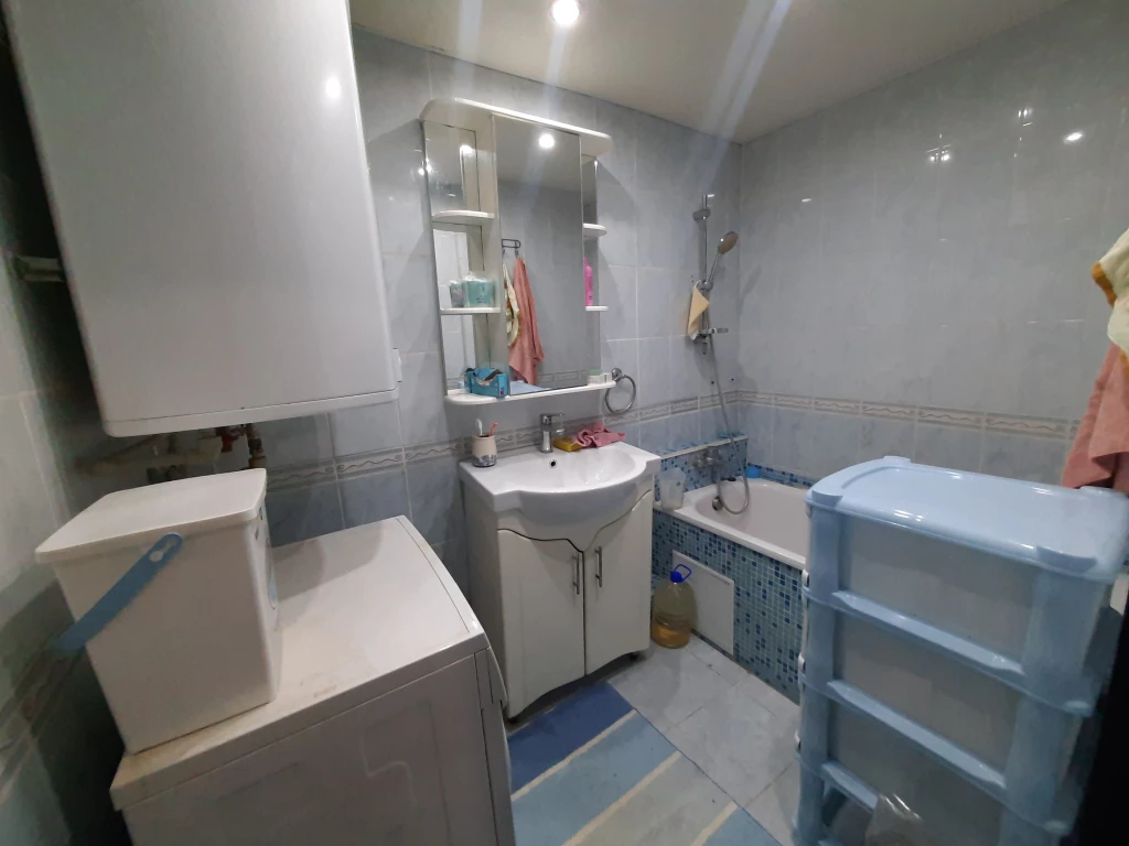 Продам 4х к.кв., ул.Болотникова 7, 2/5, ж/м Комсомолец.