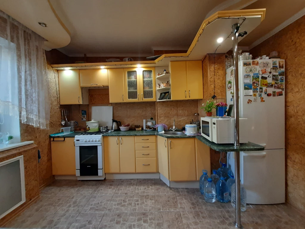Продам 3х к.кв., ул.Оленина 8, 6/9, ж/м Строитель.