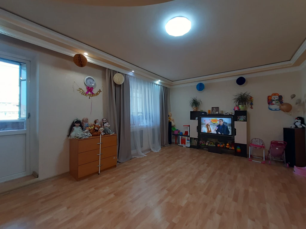 Продам 3х к.кв., ул.Оленина 8, 6/9, ж/м Строитель.