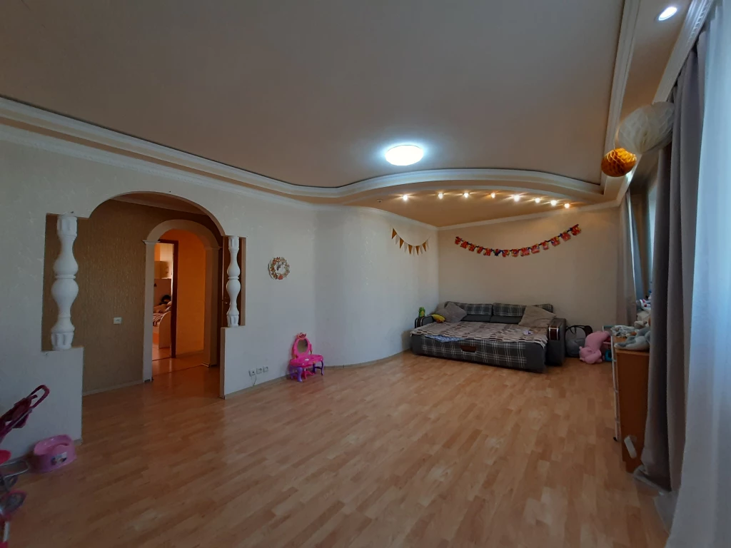 Продам 3х к.кв., ул.Оленина 8, 6/9, ж/м Строитель.