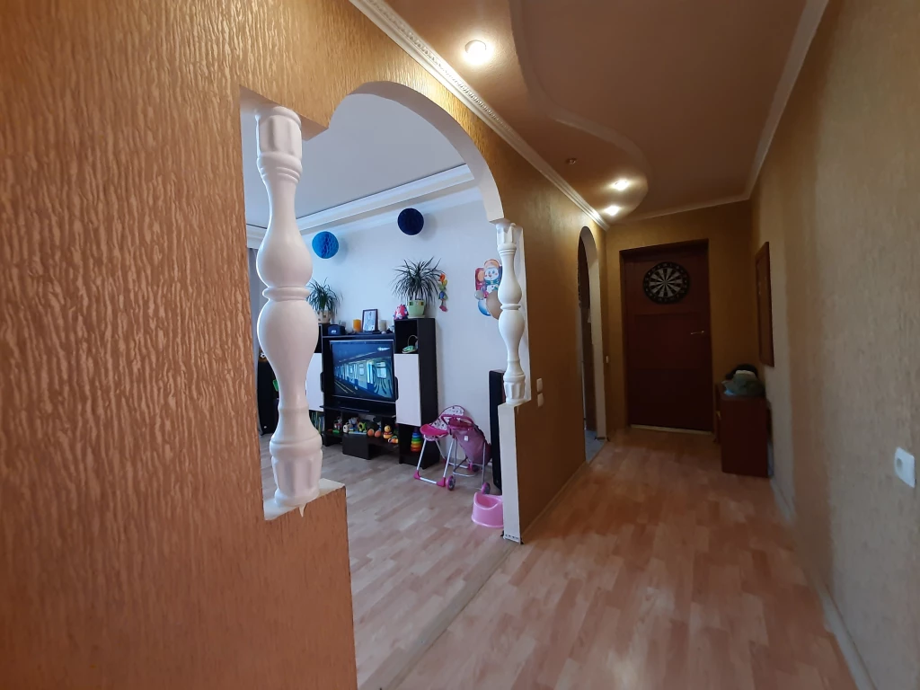 Продам 3х к.кв., ул.Оленина 8, 6/9, ж/м Строитель.