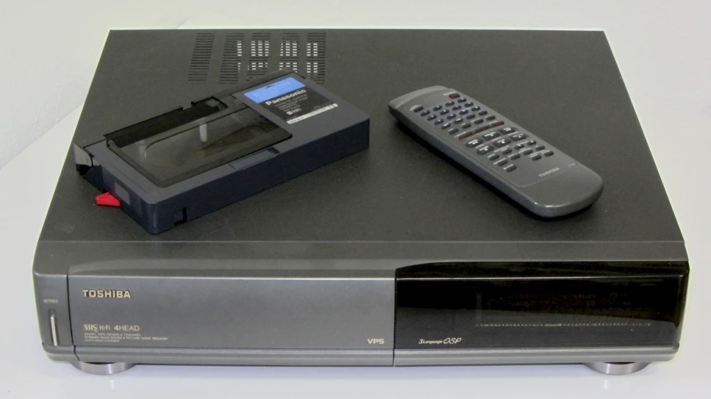 Видеомагнитофон TOSHIBA V-711G