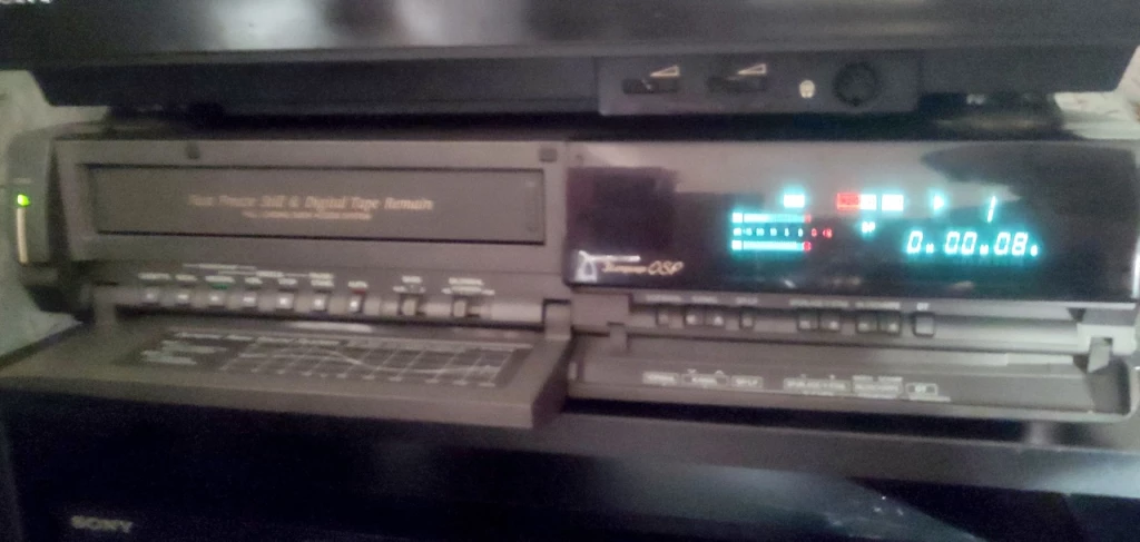 Видеомагнитофон TOSHIBA V-711G