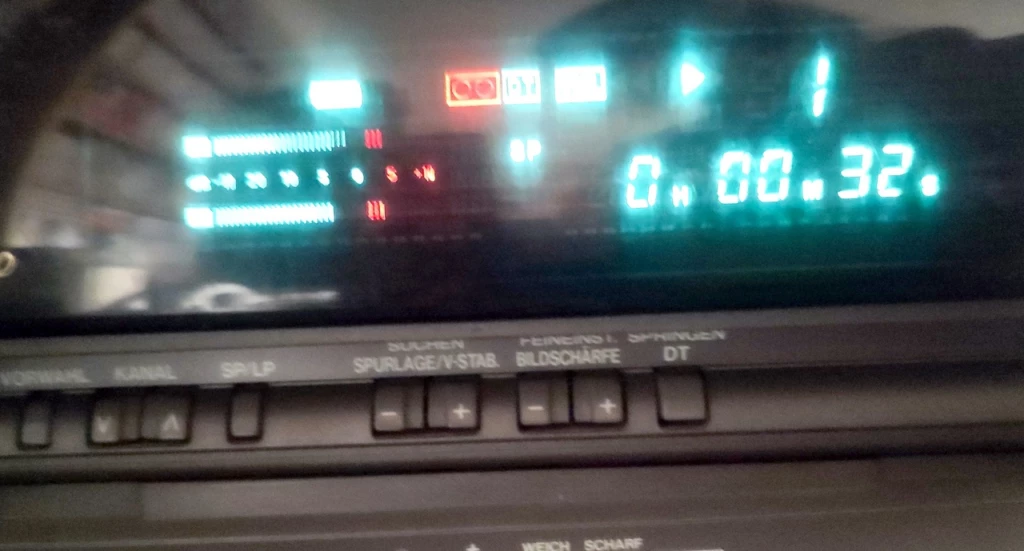 Видеомагнитофон TOSHIBA V-711G