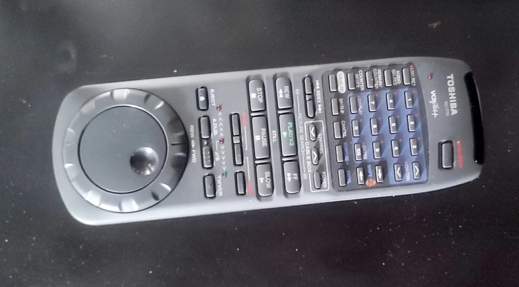 Видеомагнитофон TOSHIBA V-711G