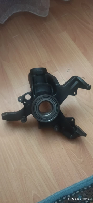 Правый поворотный кулак на Golf 4 1.6 (L Audi A3, Skoda Octavia I, Vw 