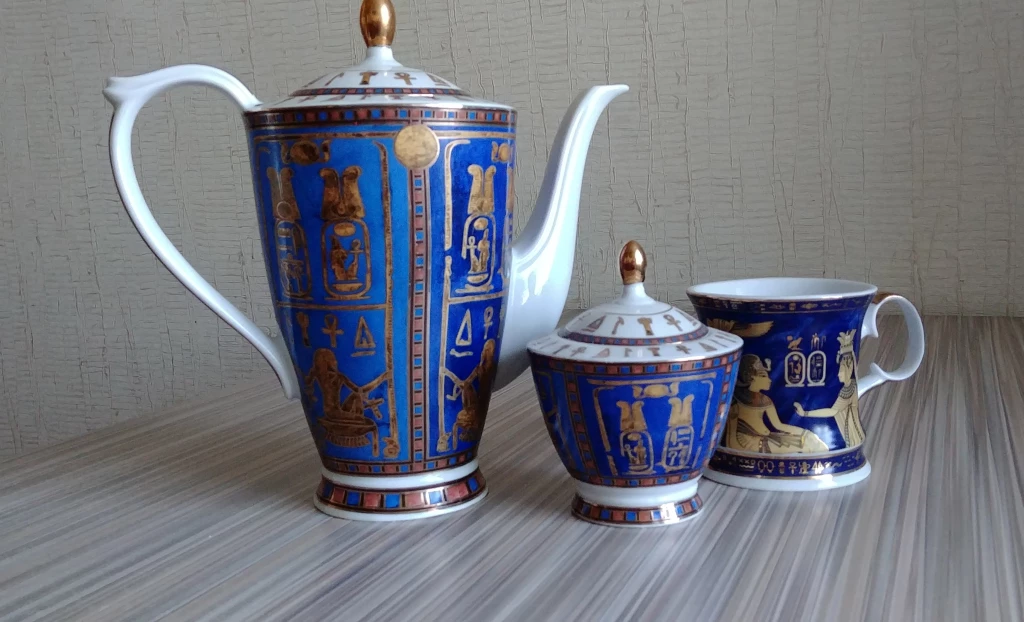 Сервиз чайник, сахарница, чашки большие 2 щт., кобальт, много позолоты