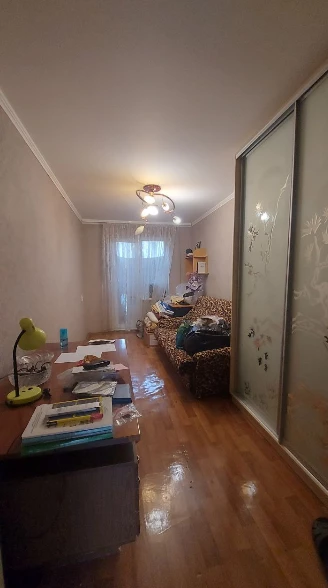 3-х ком. квартира в Калининском р-не. б. Шахтостроителей, 26