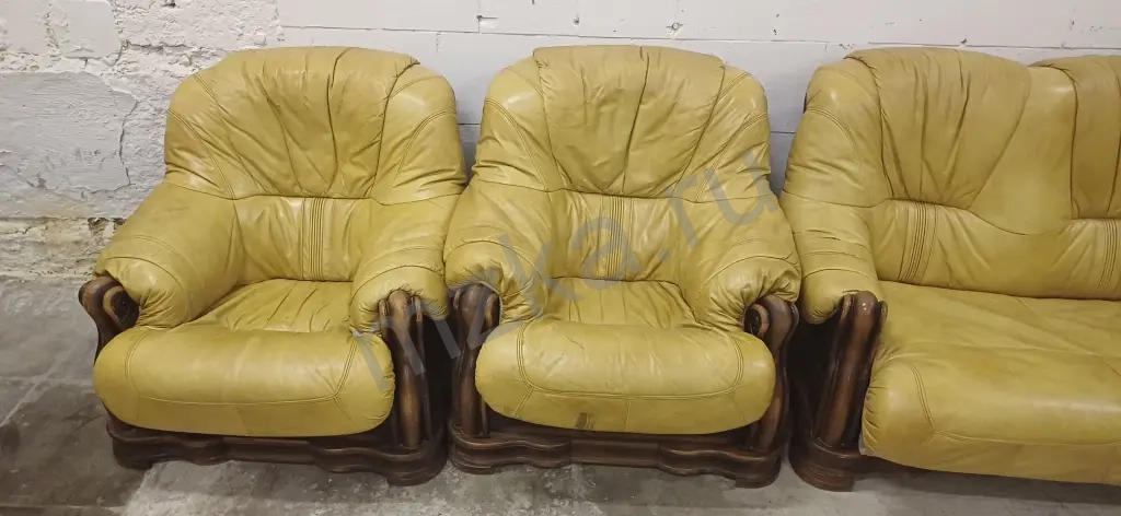 Продаю диван и 2 кресла из натуральной кожи