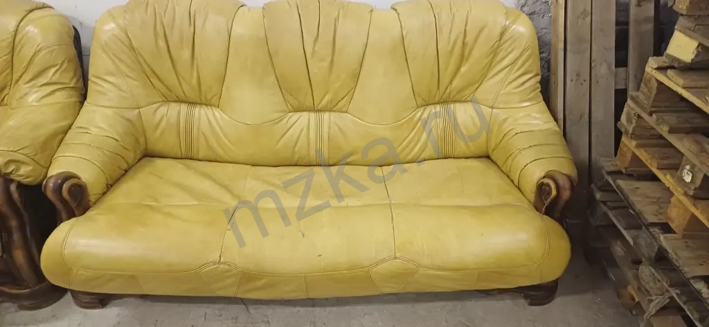 Продаю диван и 2 кресла из натуральной кожи