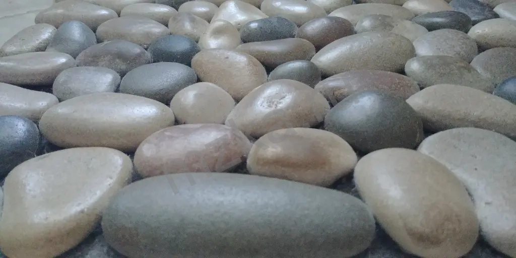 Коврик из морской гальки. 40*30 см. Легко скручивается в рулон. Прочный,