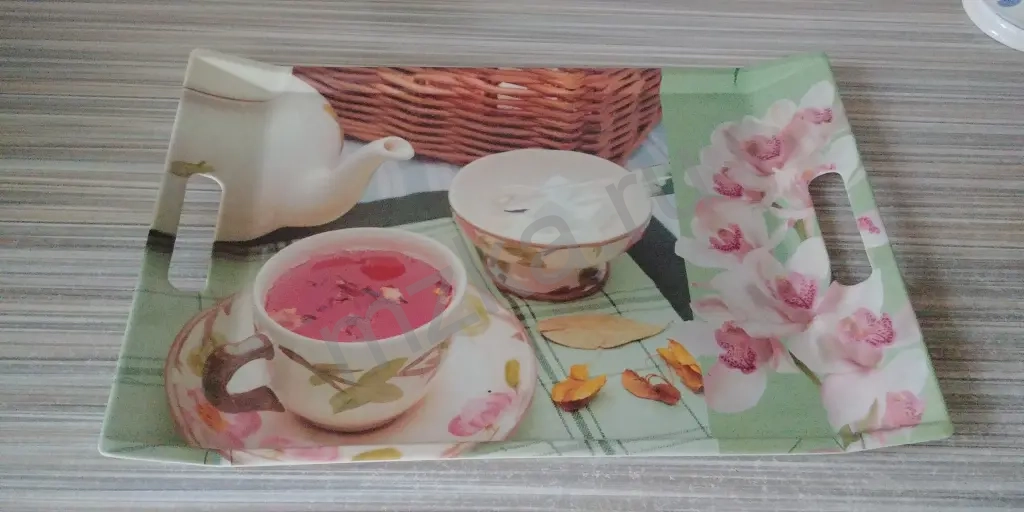 Поднос с ручками, качественный пластик. Размер 47*31 см. Прочный, практичный и долговечный.