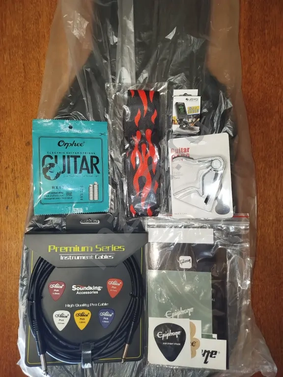 Электрогитара Epiphone с аксессуарами