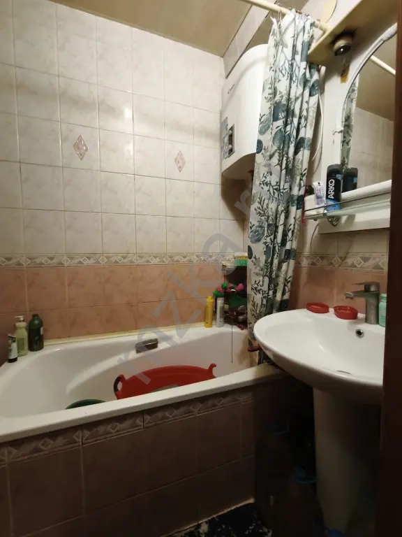 Продам 3х комнатную квартиру Калининский район проспект Ильича